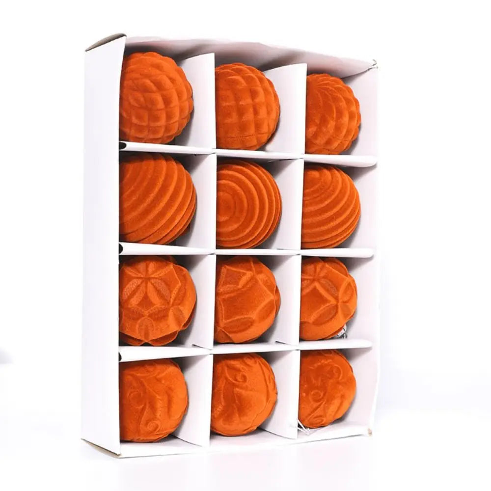 Fargerike fløyelsjuletrærornamenter - Flockede dekorative baller for ferieinnredning, festlige hengende pendler 12PCS