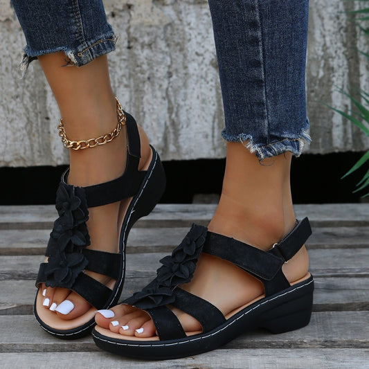 Norvo | Ortopediske sandaler med svarte blomster