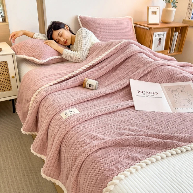 Norvo | Kastepledd WarmHug | Plysj Flanell | Rutete Design | Til Sofas & Senger | Fire Sesonger