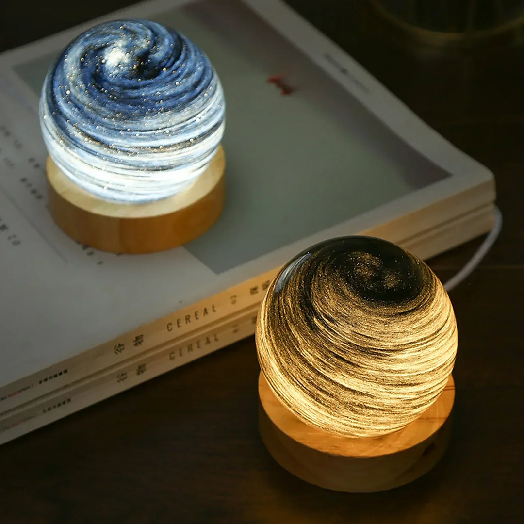 Norvo | CosmicGlow - Mini nattlamper 3D - soldekorasjon LED - galakse stemning