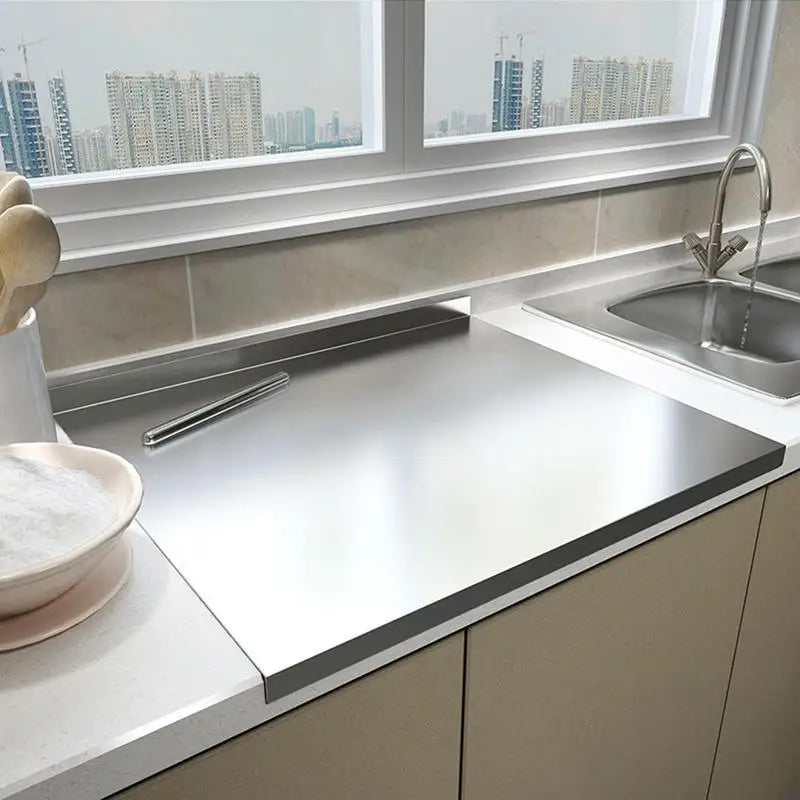 Norvo | SteelEdge – Hygienisk skjærefjøl i rustfritt stål med skridsikker og slank kantdesign