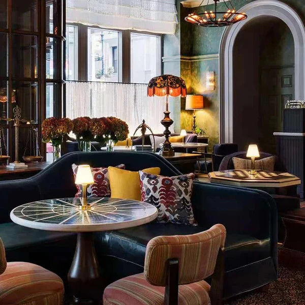 Norvo | Bordlampe med gullbase og stoffskaft