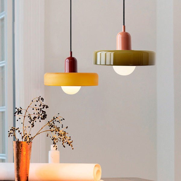 Norvo | Bauhaus Farget Glasspendellampe for Moderne Interiører