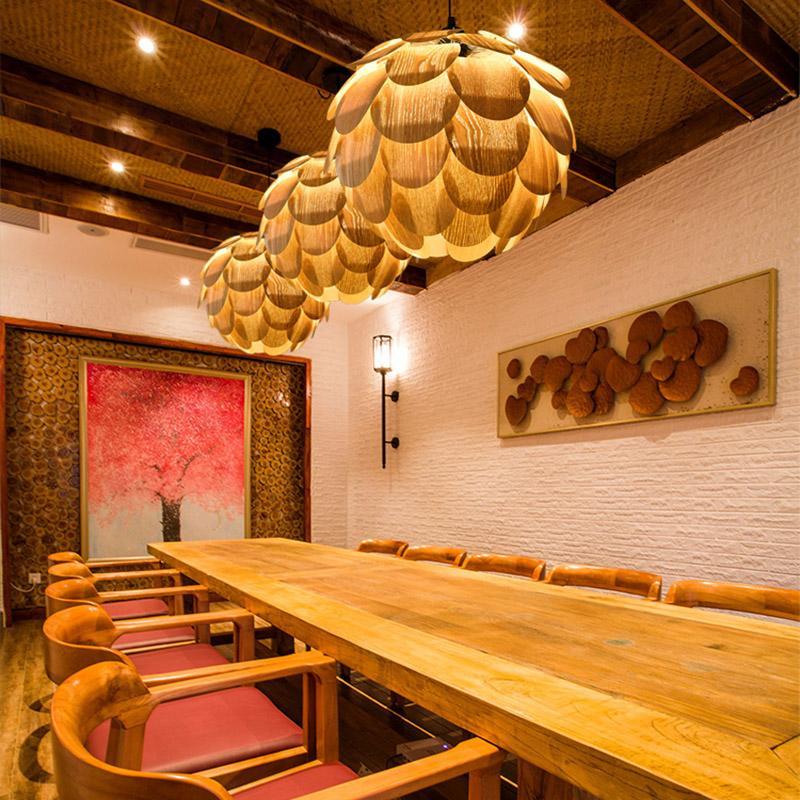 Norvo | PineappleGlow pendellampe - Luksuriøs pendellampe i tre i ananasform