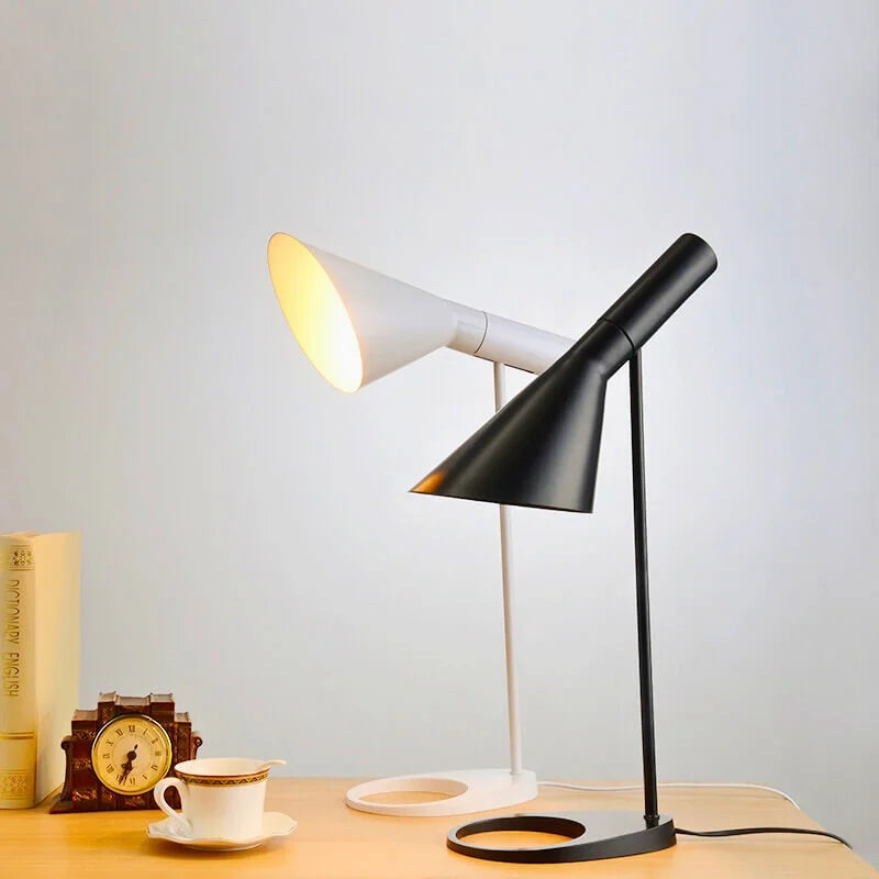 Norvo | LumiMinimal Bord - Elegant LED Bordlampe for Moderne Interiør