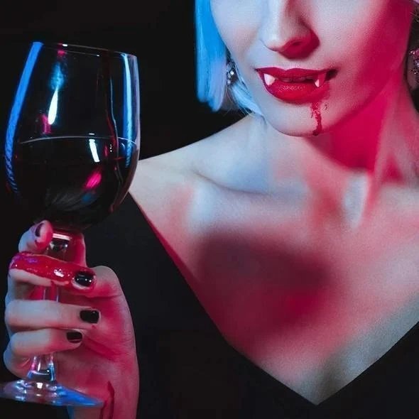 Norvo | Automatisk Utrekkbare Vampyrtenner