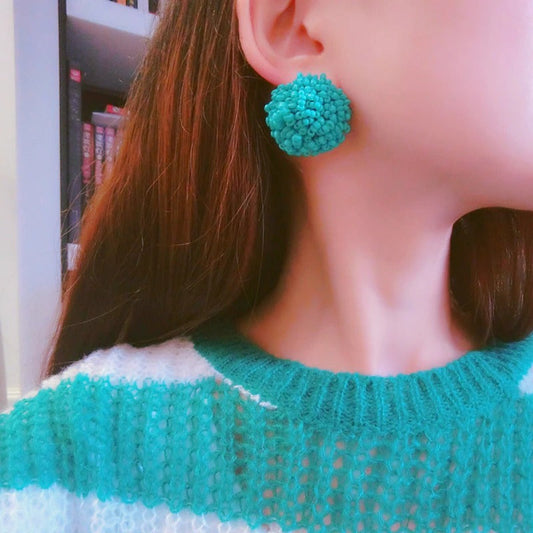 Norvo | Lys og morsom håndlaget multicolor perle pompom stud øredobber