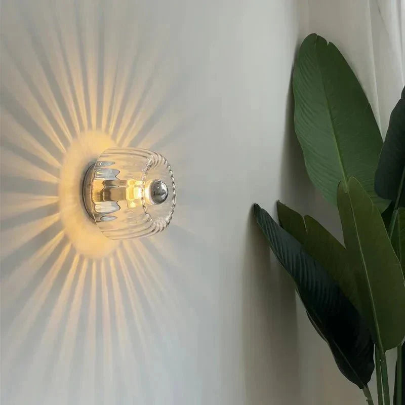 Norvo | Skandinavisk Bauhaus Vegglampe – Nordisk Glass & Metall Vegglys for Moderne Interiør