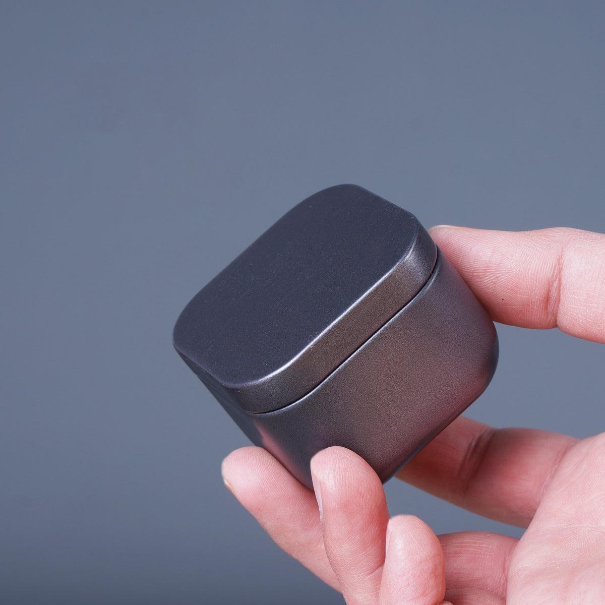 Norvo | Fargerik oppbevaringsboks | Liten metalldåse for te, godteri, piller