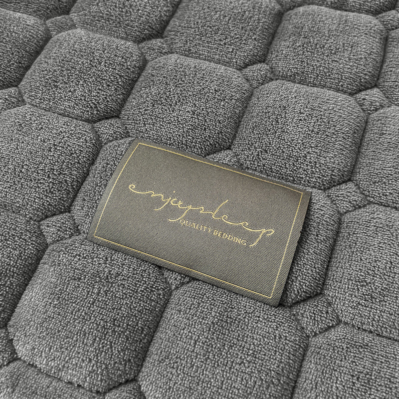 Norvo | Moderne myk kasteteppe med firkantet tekstur – Stilfullt fluffy seng- og sofatrekk