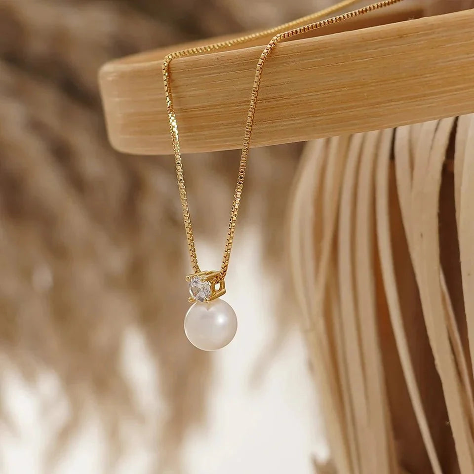 Norvo | Dainty Diamond Pearl Necklace
