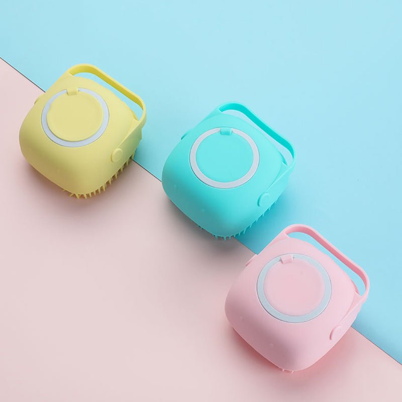 Norvo | DOGEASE – Pussebørste med integrert sjampo-dispenser og massasje-funksjon