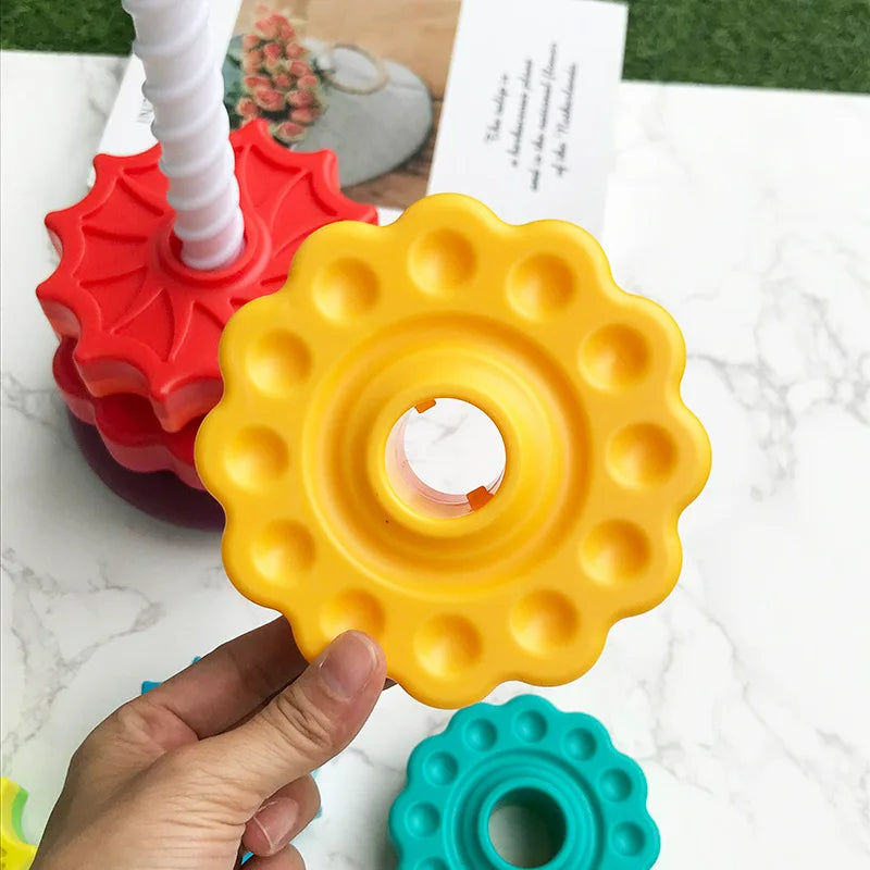 Norvo | ColorSpin Tower | Utvikler kreativitet og motoriske ferdigheter - Fargerik og interaktiv leketelefon