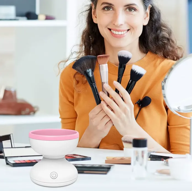 Norvo | BeautyBlitz Washmaster — Gir penslene dine strålende friskhet og feilfri perfeksjon på kort tid!
