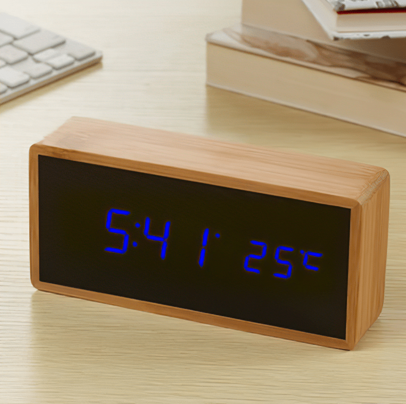 Norvo | ECOCLOCK – Bamboo LED Vekkerklokke med Tid og Temperaturvisning