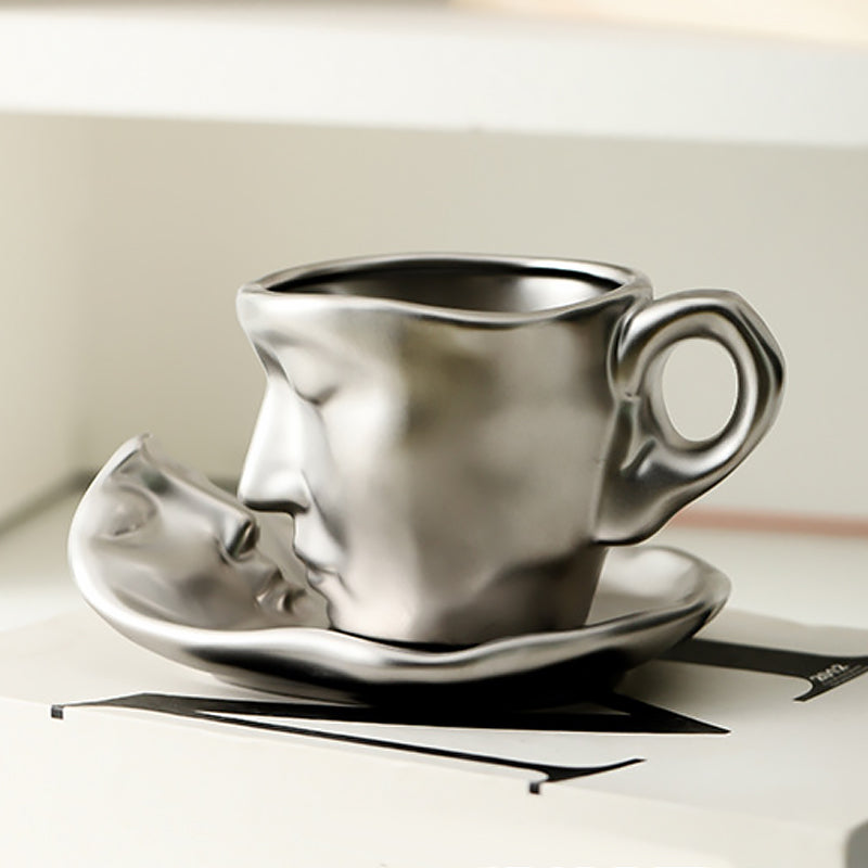 Norvo | Metal Touching Face Creative Ceramic Kiss Kaffekopp, Kunstnerisk Vibe Krus & Tallerken Sett