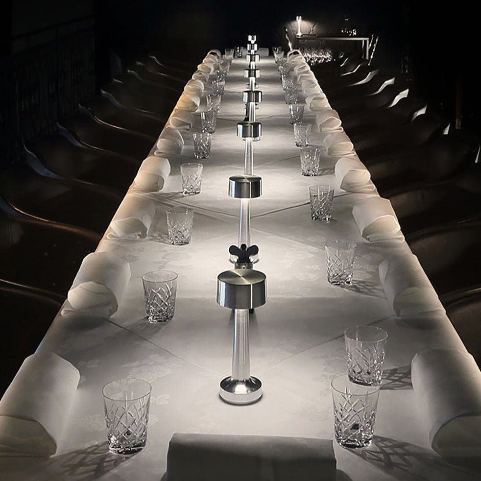 Norvo | LED Bordlampe med Moderne Metalldesign