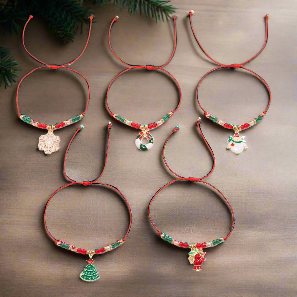 Norvo | Fortryllende Julekrystallarmbånd – Justerbar Snøfnugg- og Treanheng med Funklende CCB Perler for Festlig Eleganse