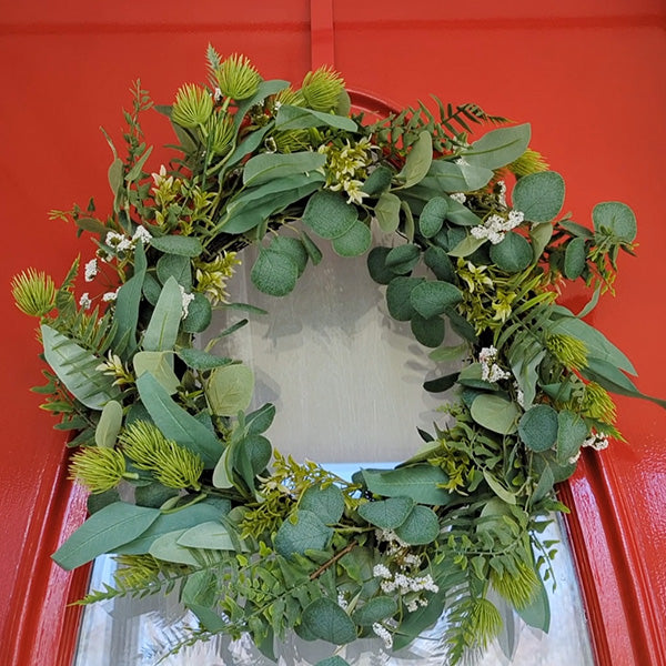 Norvo | Livaktig Krans av Eukalyptus og Bær | Utskiftbar Dekor Base | Helårsbruk