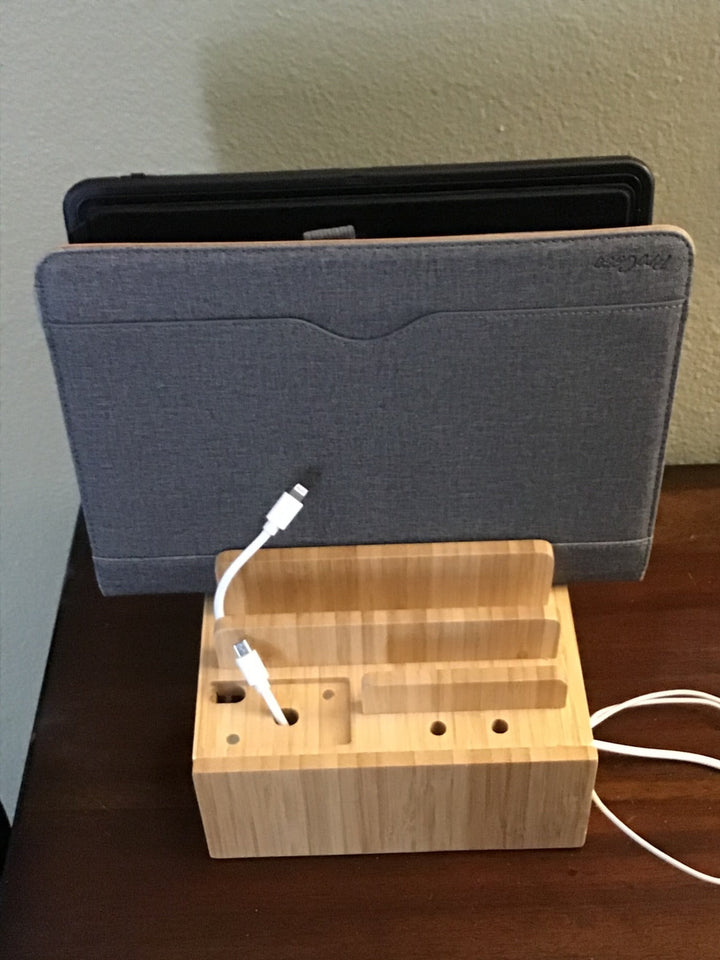 Norvo | Tekavo ChargeDock LadeStasjon laget av Bambus | 5-Port USB & Organizer | For Smarttelefon, Nettbrett & Smartklokke | Inkl. Kabelsett