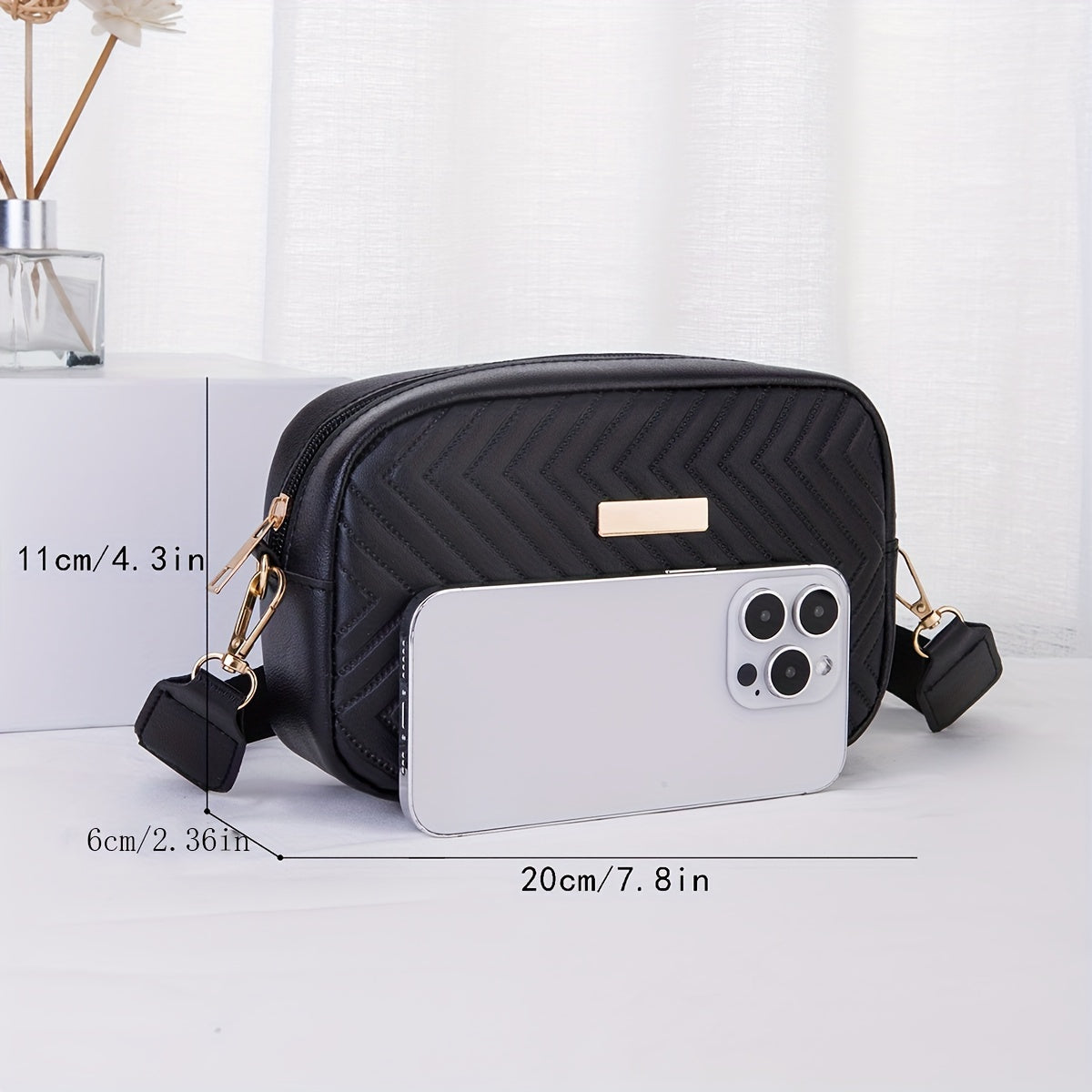 Norvo | NoirGlitz Polstret PU Messenger Bag – Svart Elegant Skulderveske med Paljetter og Avtakbar Stropp