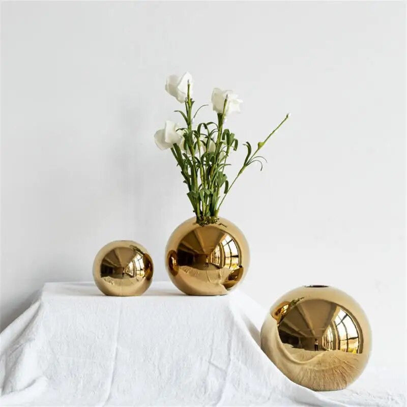 Norvo | Golden Ball Vase