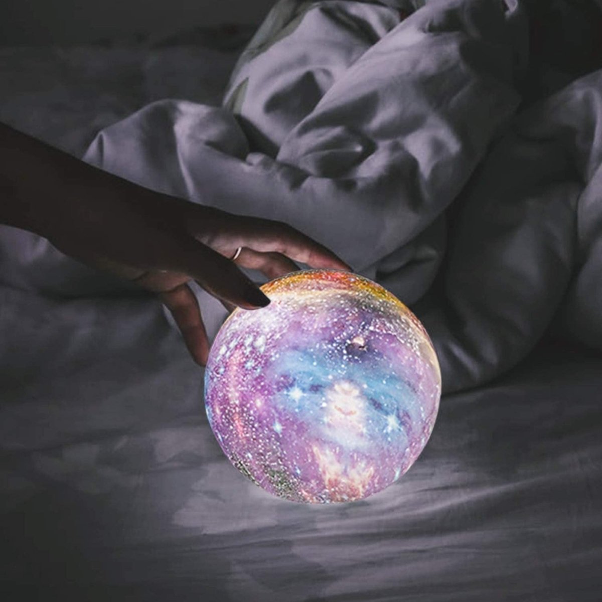 Norvo | Galaxy Moon Lamp – 3D Utskrevet Lunar Lys med 16 Farger, Tre Stativ & Fjernkontroll