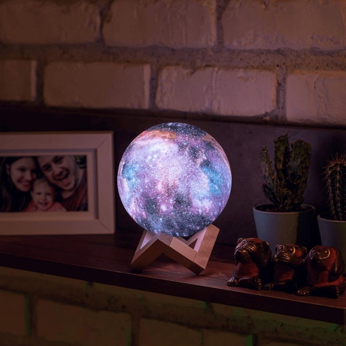 Norvo | Galaxy Moon Lamp – 3D Utskrevet Lunar Lys med 16 Farger, Tre Stativ & Fjernkontroll