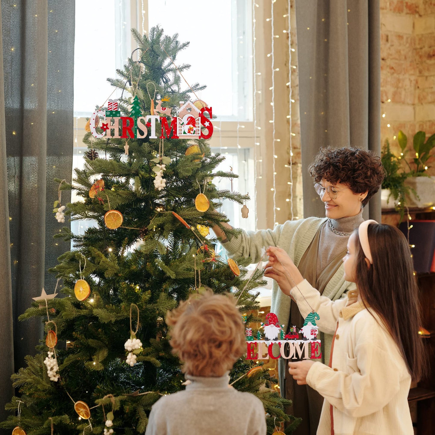 Norvo | Gnome Julestrad Tre Henge Ornament Skilt - Sett med 5 – Festlig Juledekorasjon for Hjem, Dør og Tre, Perfekt for Høytidsstemning