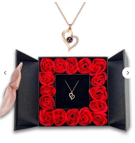 Norvo | Halskjede, "Jeg elsker deg" på 100 språk - Unik gavepakke