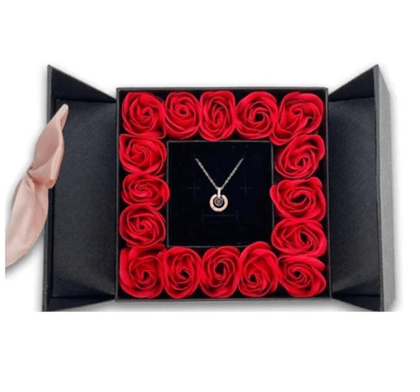 Norvo | Halskjede, "Jeg elsker deg" på 100 språk - Unik gavepakke