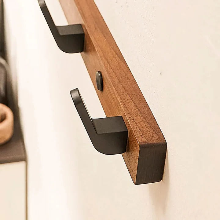 Norvo | Minimalist Veggmontert Klesknagg med Tre & Metall Kleshenger