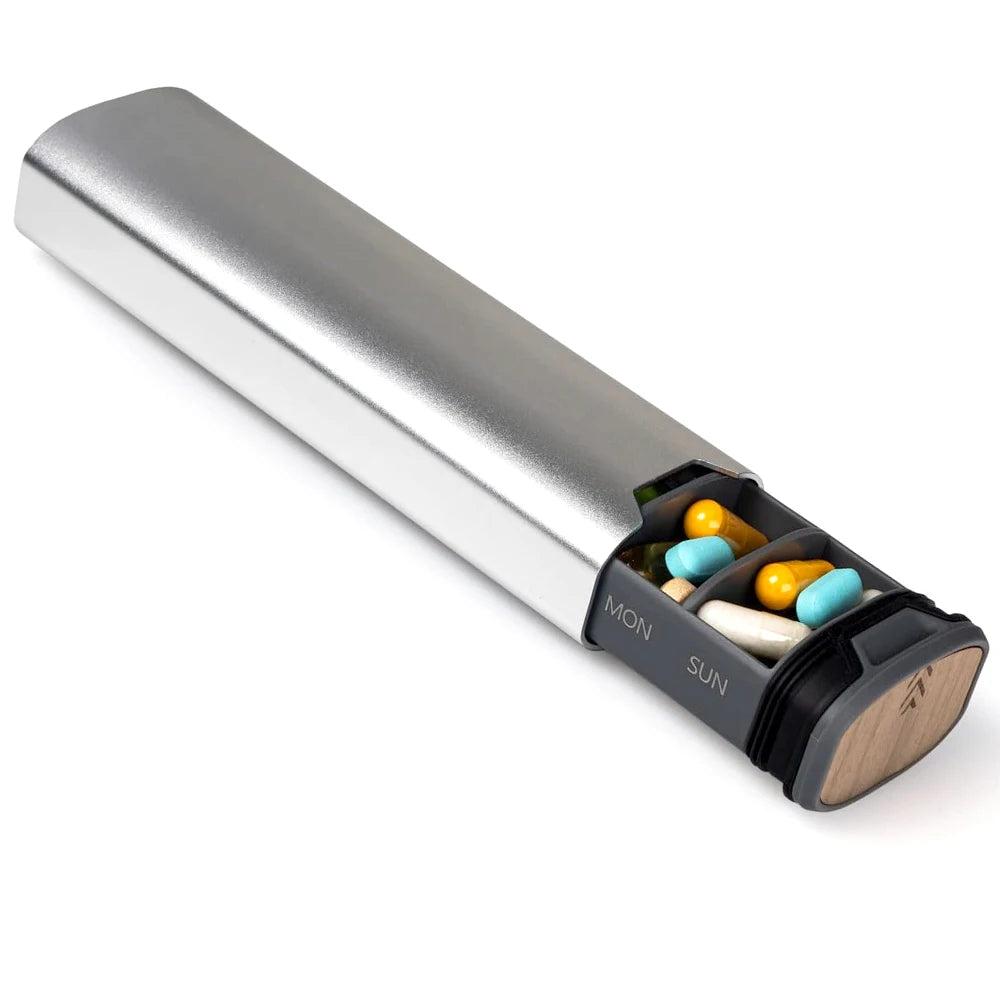 Norvo | MediEase Ukentlig Pilleorganisator – Elegant Tre- og Aluminiumspilleboks