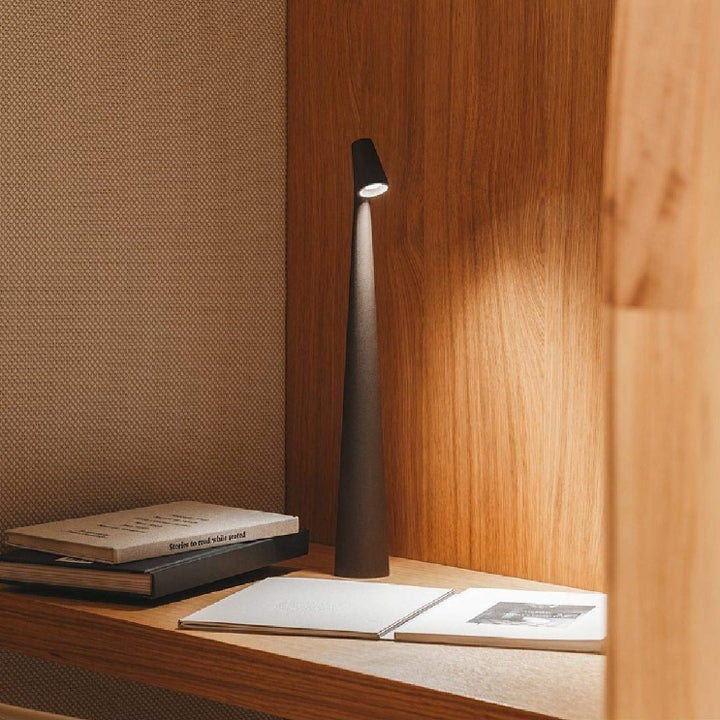 Norvo | Skulpturell Bordlampe Trådløs LED Lampe Solid Aluminiums 10000mAh Batteri 3-Nivå Dimming CRI 90 USB-C Ladekontakt Varm Hvit 2700K