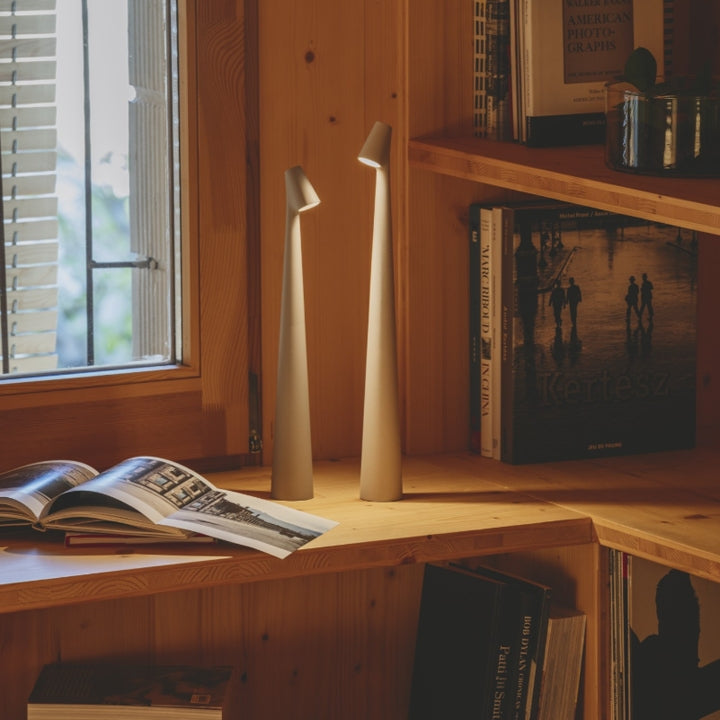 Norvo | Skulpturell Bordlampe Trådløs LED Lampe Solid Aluminiums 10000mAh Batteri 3-Nivå Dimming CRI 90 USB-C Ladekontakt Varm Hvit 2700K