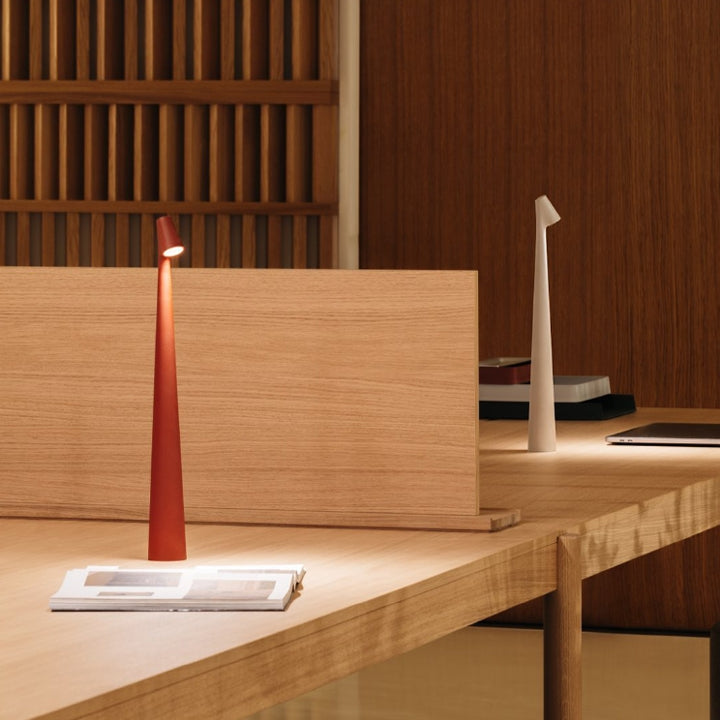 Norvo | Skulpturell Bordlampe Trådløs LED Lampe Solid Aluminiums 10000mAh Batteri 3-Nivå Dimming CRI 90 USB-C Ladekontakt Varm Hvit 2700K