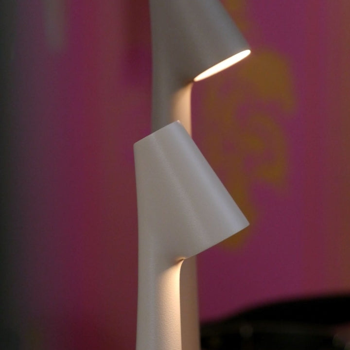 Norvo | Skulpturell Bordlampe Trådløs LED Lampe Solid Aluminiums 10000mAh Batteri 3-Nivå Dimming CRI 90 USB-C Ladekontakt Varm Hvit 2700K
