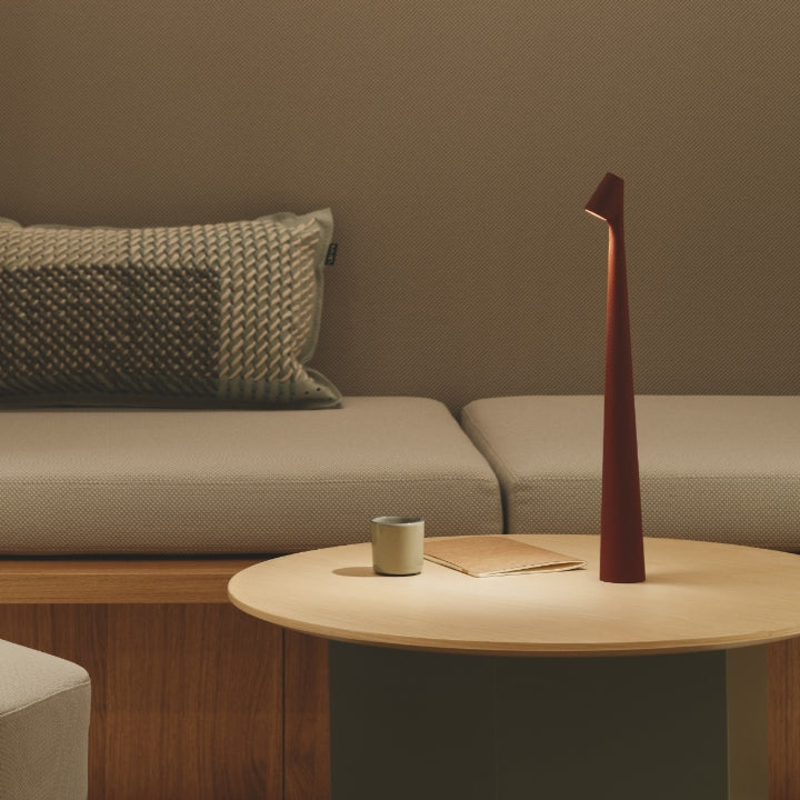 Norvo | Skulpturell Bordlampe Trådløs LED Lampe Solid Aluminiums 10000mAh Batteri 3-Nivå Dimming CRI 90 USB-C Ladekontakt Varm Hvit 2700K