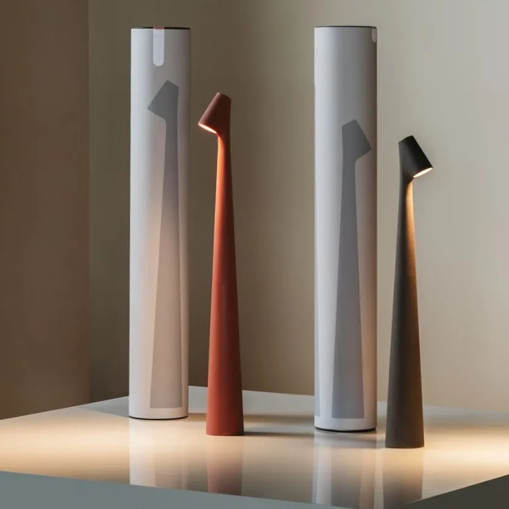 Norvo | Skulpturell Bordlampe Trådløs LED Lampe Solid Aluminiums 10000mAh Batteri 3-Nivå Dimming CRI 90 USB-C Ladekontakt Varm Hvit 2700K