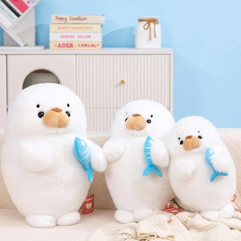 Norvo | Mochi Seal Plushie med Fisk