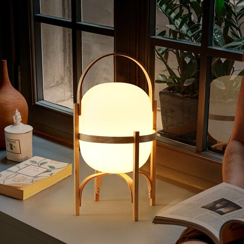 Japansk Tre Nattbordlampe med Glass Stein Skjerm | Norvo