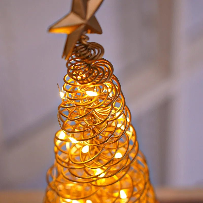 Norvo | LED Smedet Juletre Spiral Lys Bord Ornament – Elegant Atmosfære Lampe for Soverom & Høytidsdekorasjoner