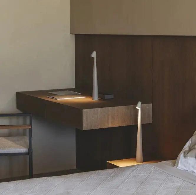 Norvo | Dorsø - L'ummiere D'apol bordlampe