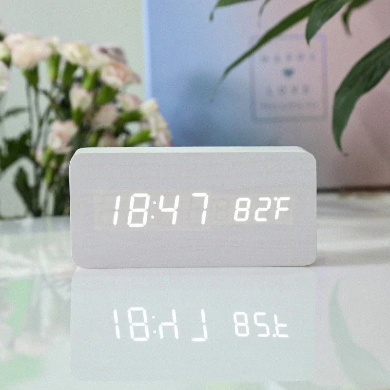 Norvo | Minimalistisk LED Klokke | Tre