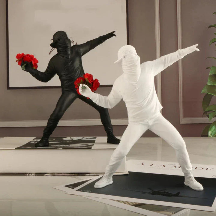 BloomThrower Moderne Flower Thrower Statue Norvo