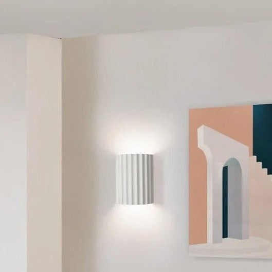 Norvo | Minimalist Groove Vegglampe | Harpiks, Opp og Ned
