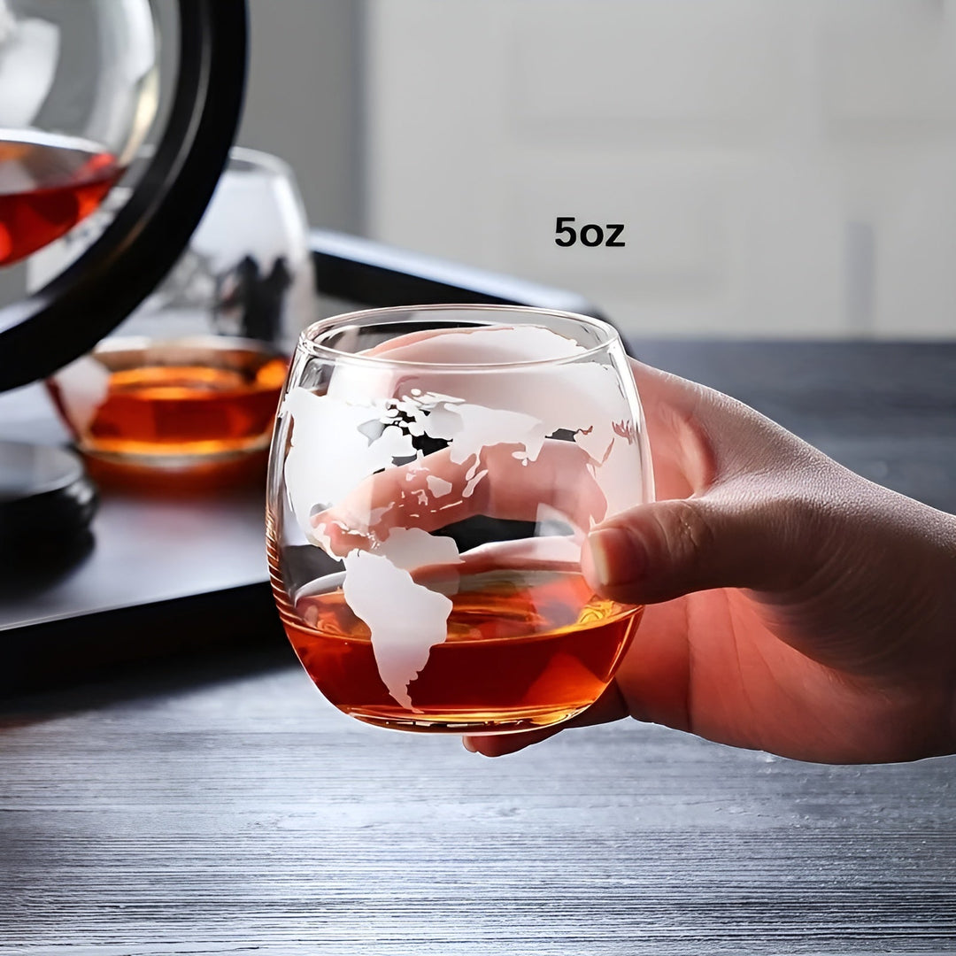 Whisky Karaffel Sett i Globusform – Norvoyfri Karaffel med Tre Stativ | Inkluderer 2 Whisky Glasser | Norvo