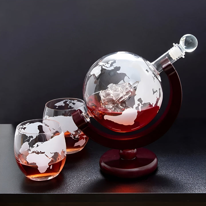 Whisky Karaffel Sett i Globusform – Norvoyfri Karaffel med Tre Stativ | Inkluderer 2 Whisky Glasser | Norvo