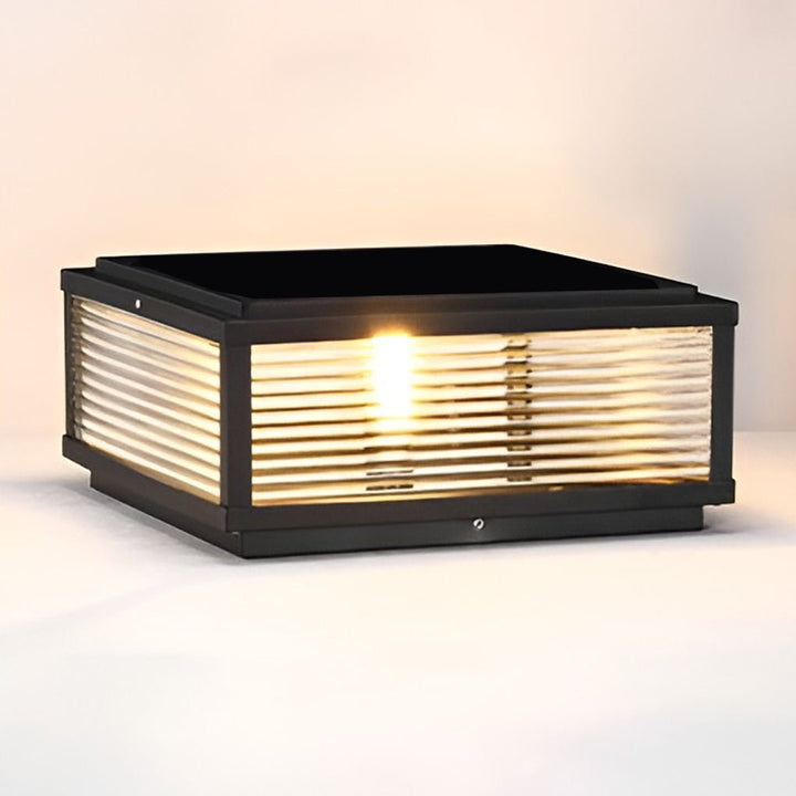 Norvo | Dekorativ postlampe med kvadratisk glasskjerm