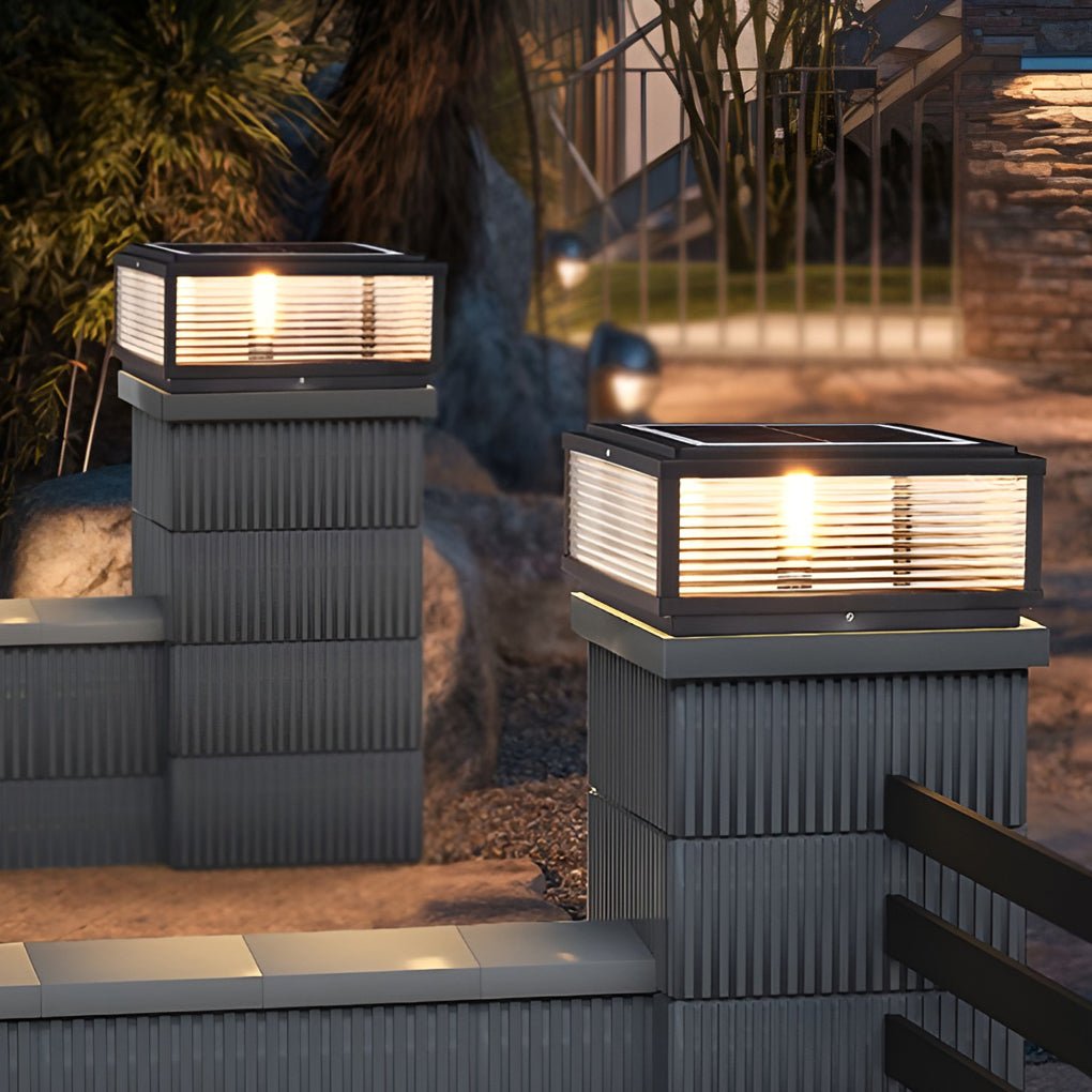 Norvo | Dekorativ postlampe med kvadratisk glasskjerm